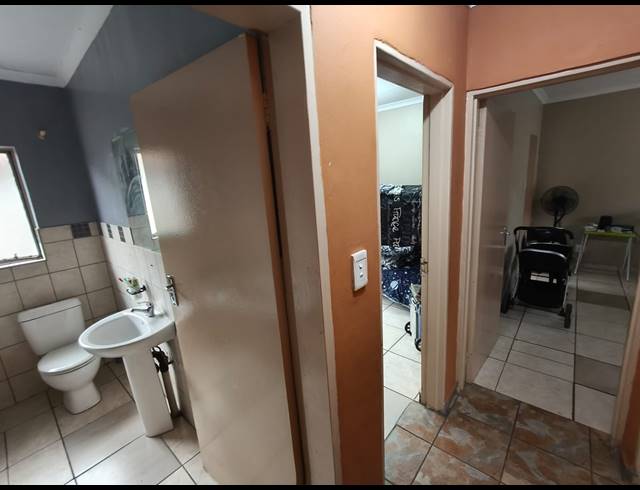 3 BEDROOM TOWNHOUSE FOR SALE IN OOS EINDE